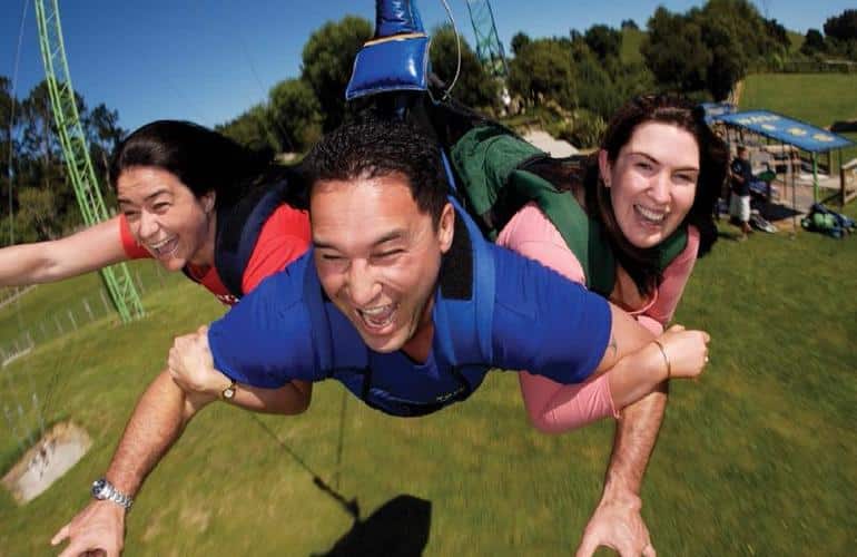 swoop bunjee jumping a rotorua, nuova zelanda