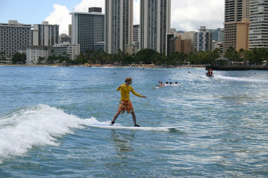 Surfista surfista Hawaii Honolulu inverno
