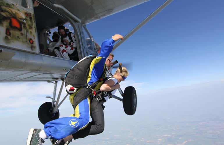 Paracadutismo in tandem a Peronne vicino a Parigi