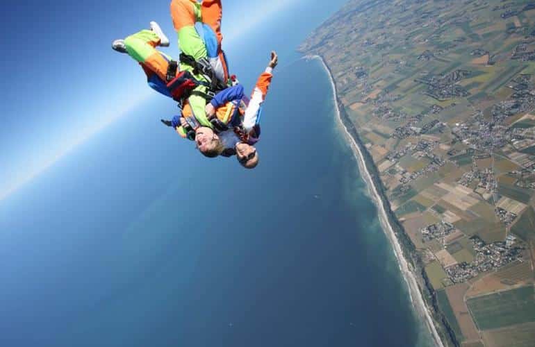 Tandem Skydiving sulle scogliere della Normandia