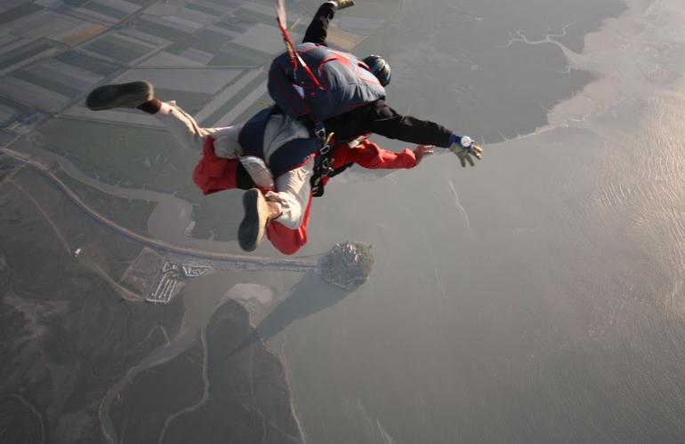 Paracadutismo in tandem sul Mont-Saint-Michel