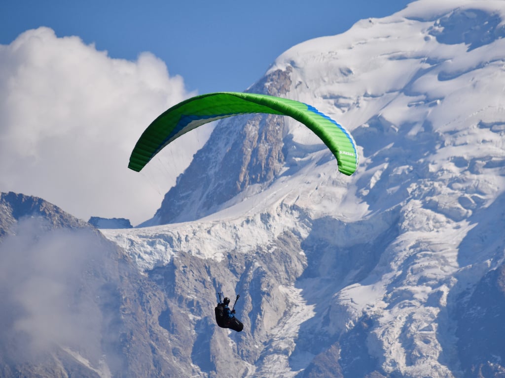 parapendio innevato a Interlaken