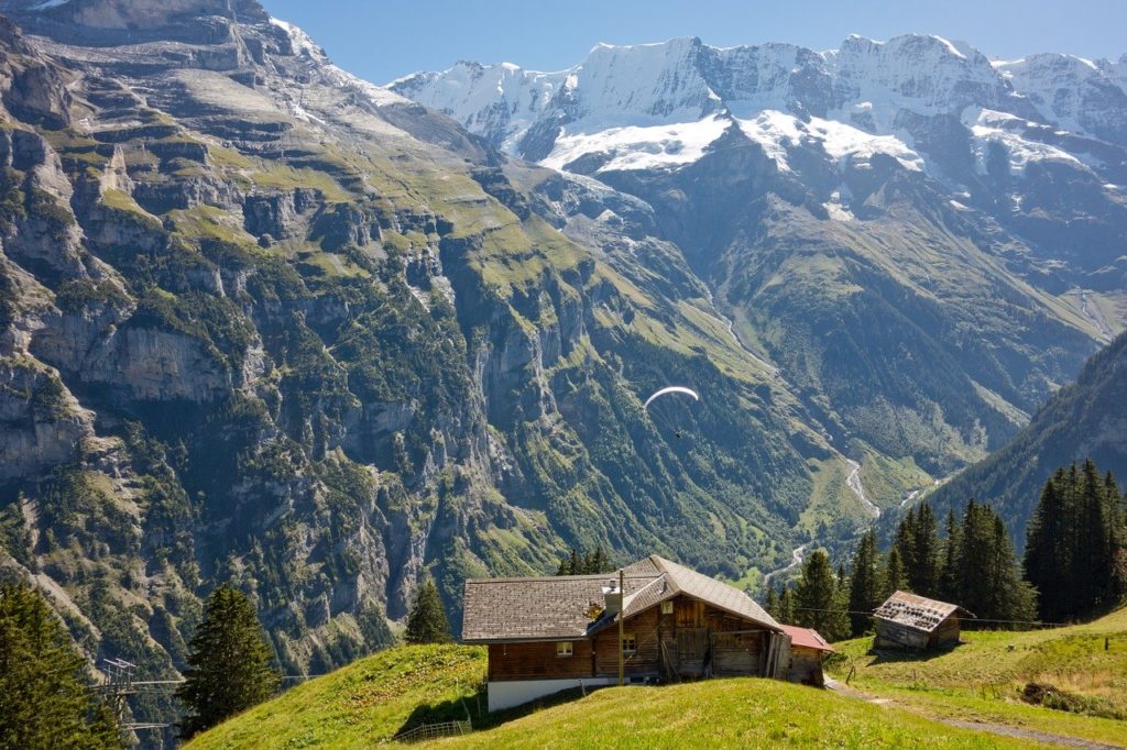 Le 5 migliori destinazioni per il parapendio in Svizzera