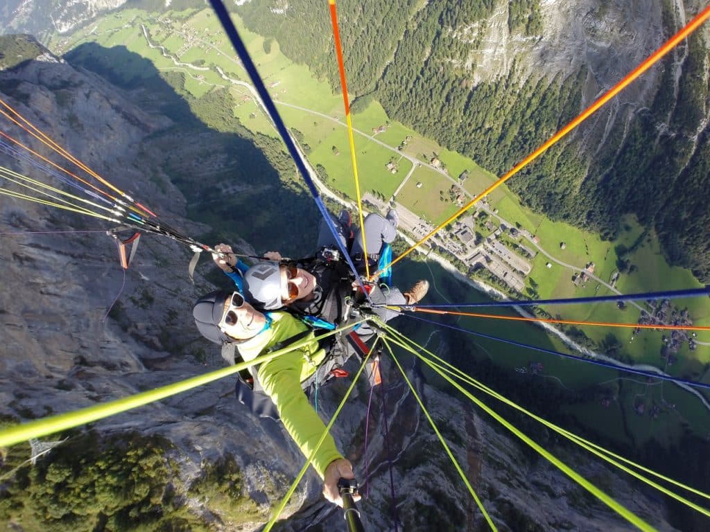 Le 5 migliori destinazioni per il parapendio in Svizzera