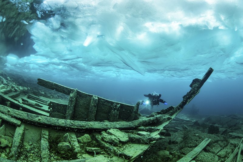 an-ice-diver-explores-the-alice-g-tugboat-wreck-under-the-ice-in-tobermory-ontario-canada