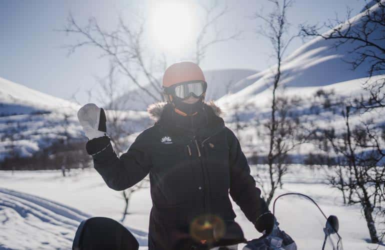 Attrezzatura da motoslitta che di solito viene fornita dall'istruttore