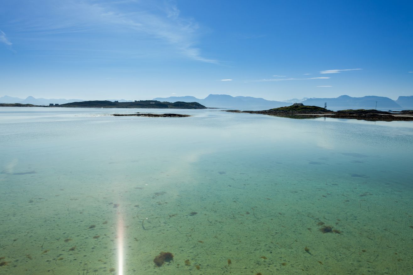 Oceano limpidissimo sull'isola di Finnøy
