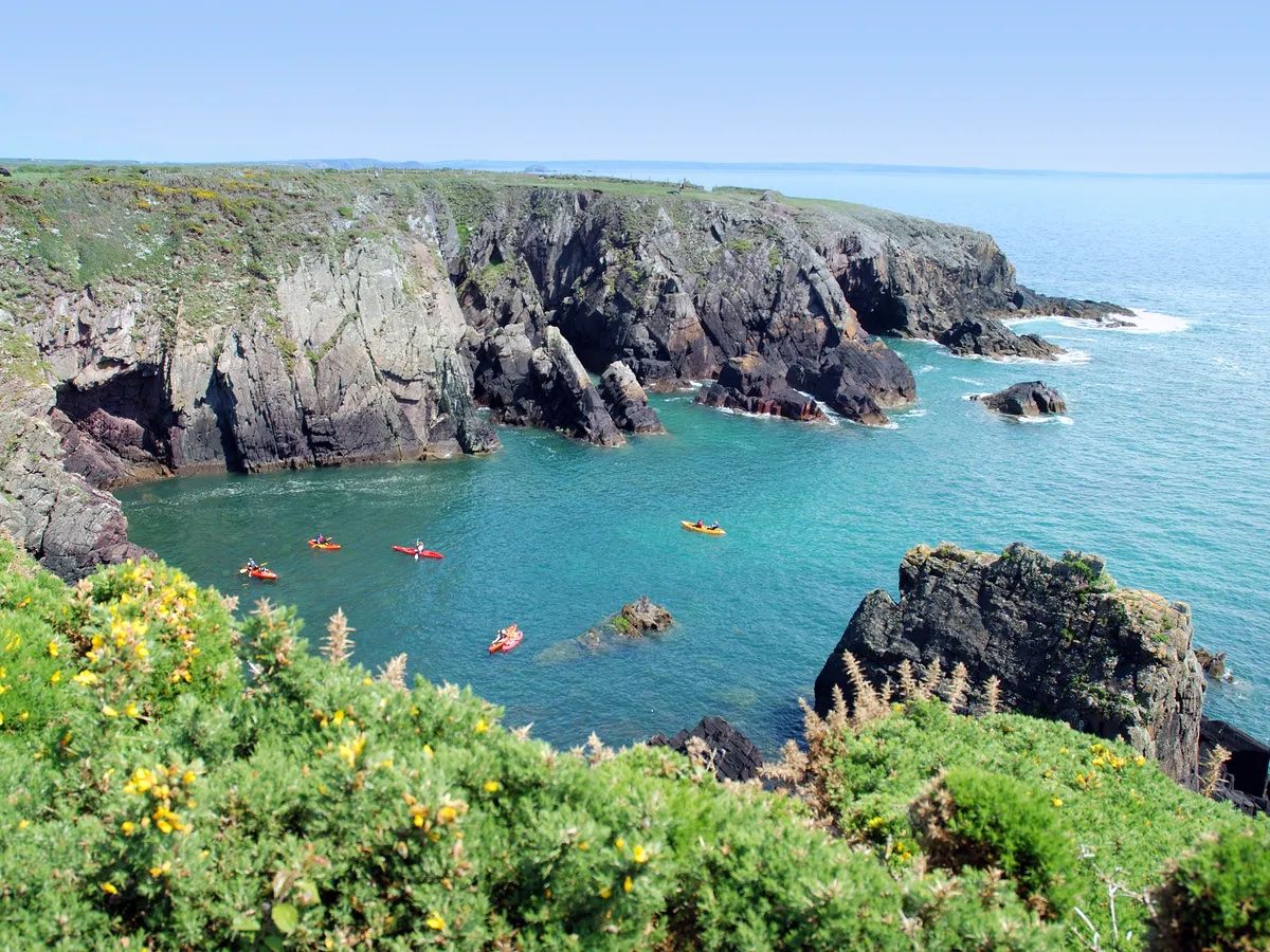 Kayak nel Parco nazionale del Pembrokeshire.