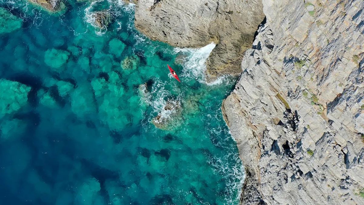 Kayak vicino alla spiaggia di Falasarna a Creta