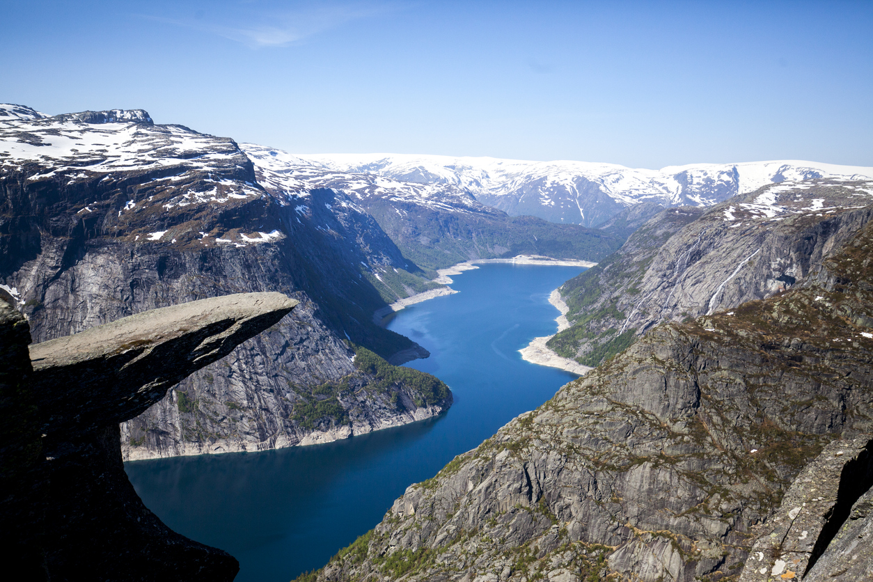 La roccia di Trolltunga nell'Hardangerfjord