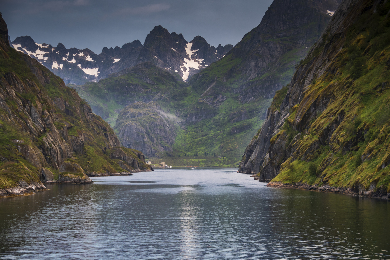 Trollfjord sulla costa della Norvegia visto da una nave da crociera
