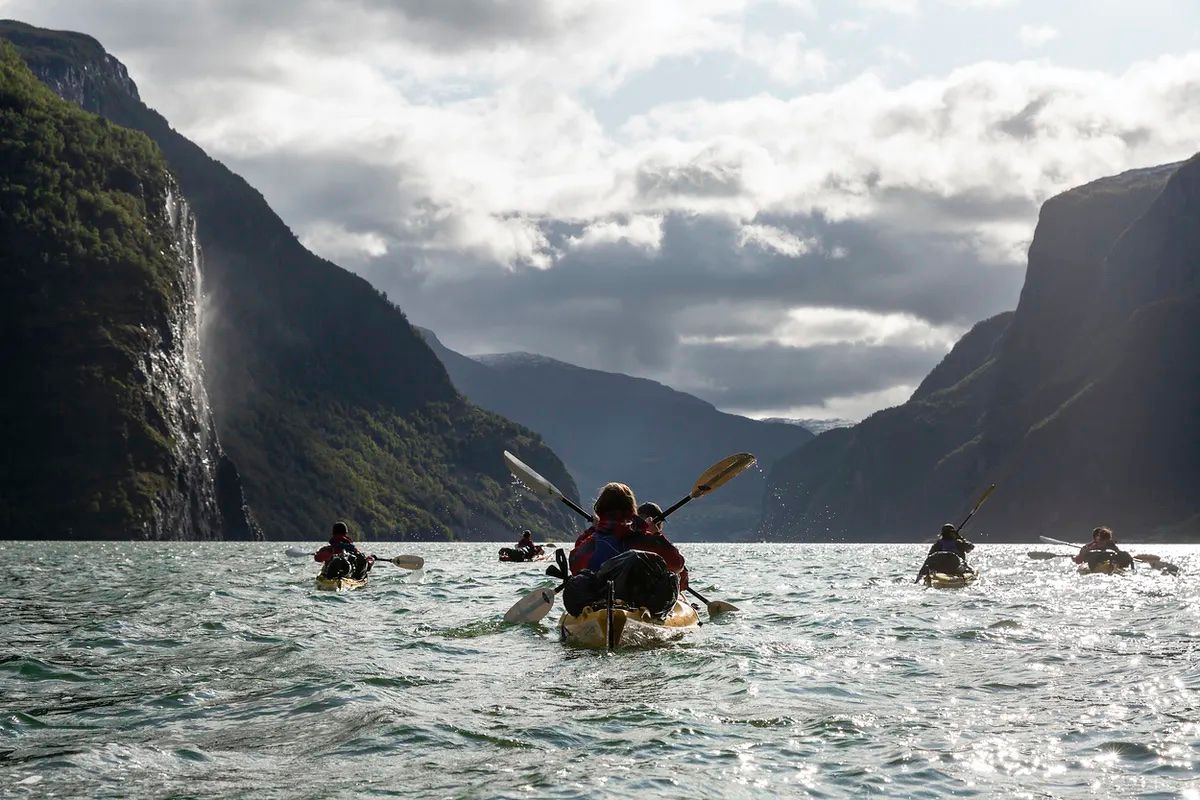 Kayakisti nel Nærøyfjord