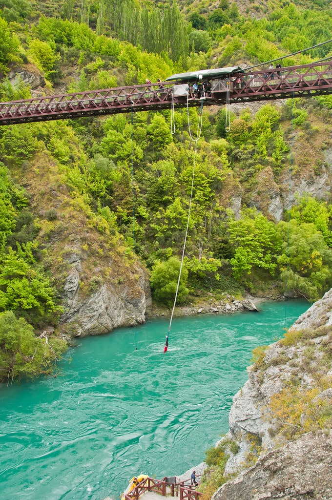 paracadutismo dal ponte sospeso Kawarau Gorge nuova zelanda