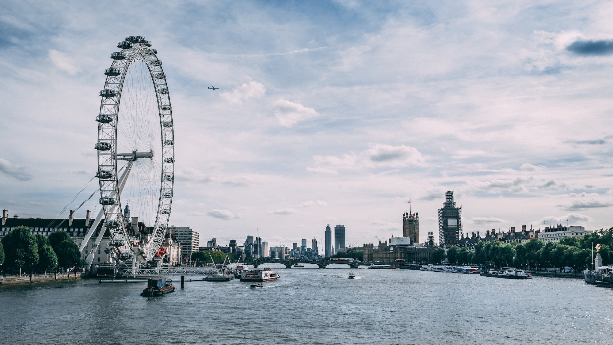Una veduta del Tamigi e del London Eye