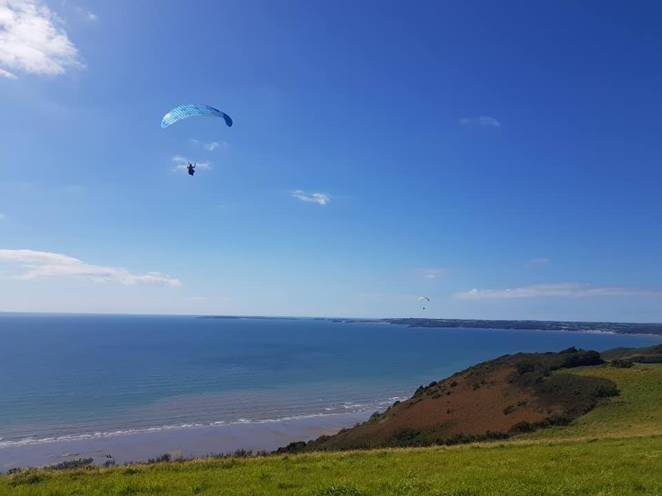 Parapendio nel Pembrokeshire, Galles