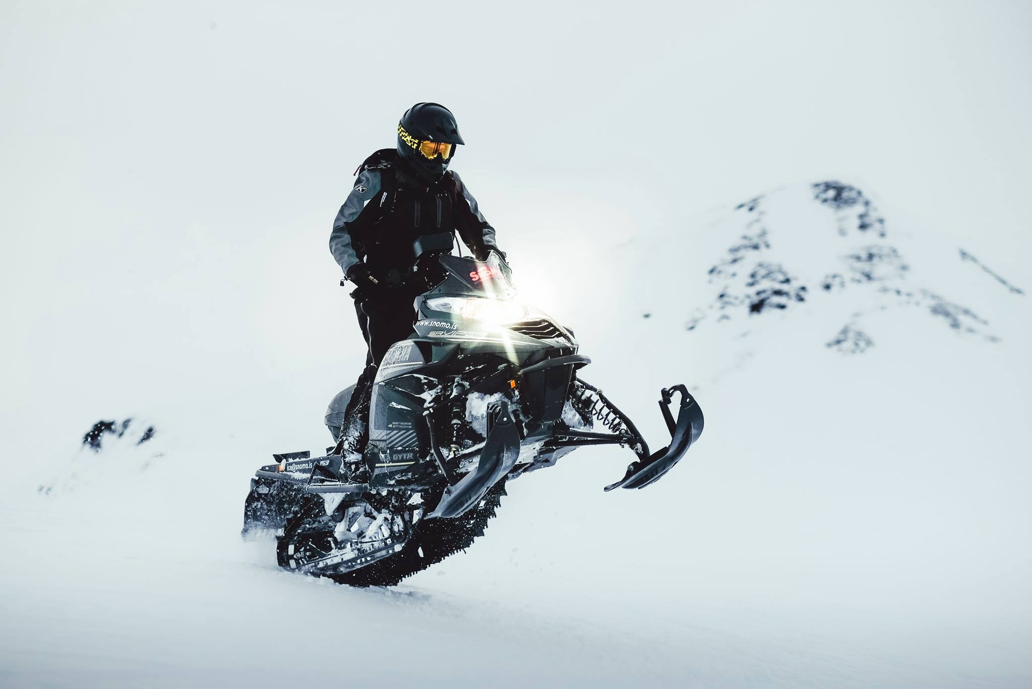 Motoslitta in Islanda nella nostra lista di tutto ciò che riguarda la motoslitta
