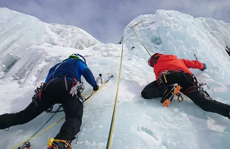 Scoprire l’arrampicata su ghiaccio