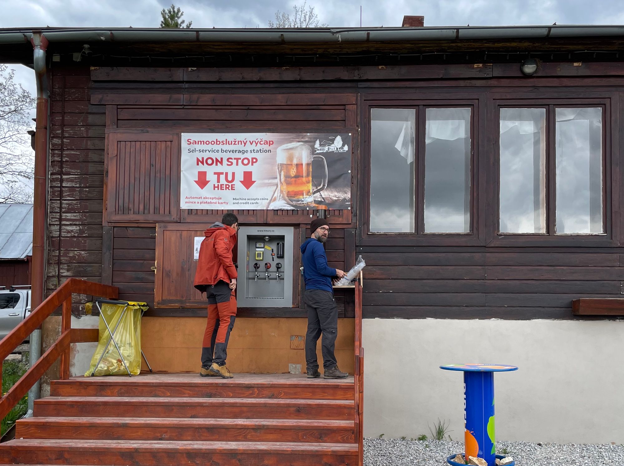 Una spina di birra self-service nel Parco nazionale del Paradiso slovacco.