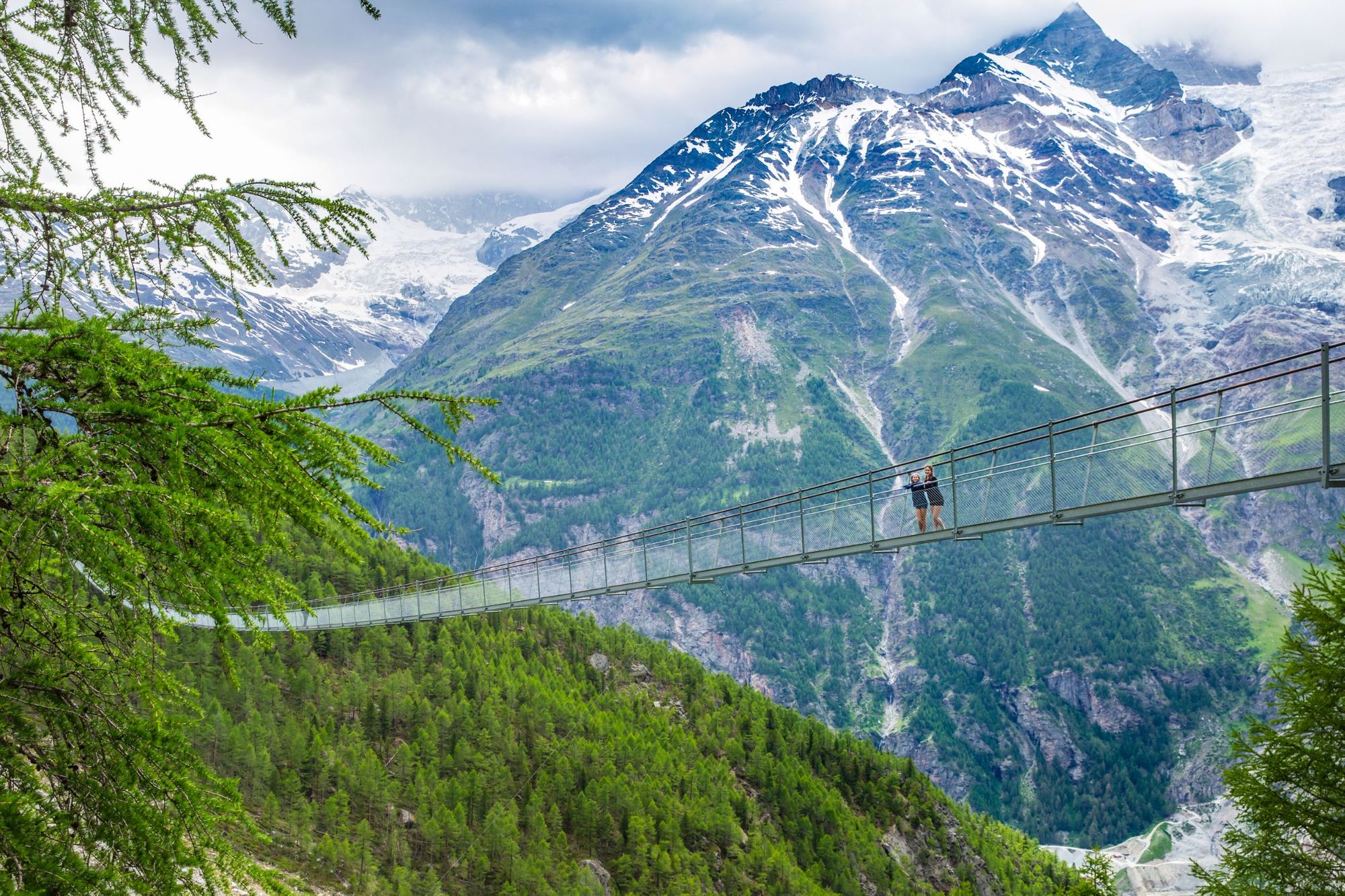 Il ponte sospeso Charles Kuonen, il più lungo delle Alpi. Foto: Getty