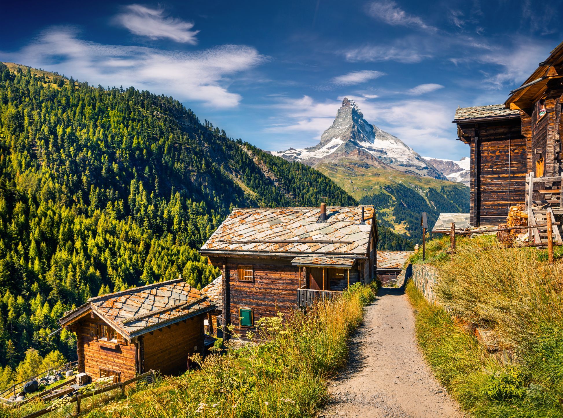 La panoramica cittadina di Zermatt è la porta d'accesso al Tour del Cervino. Foto: Getty