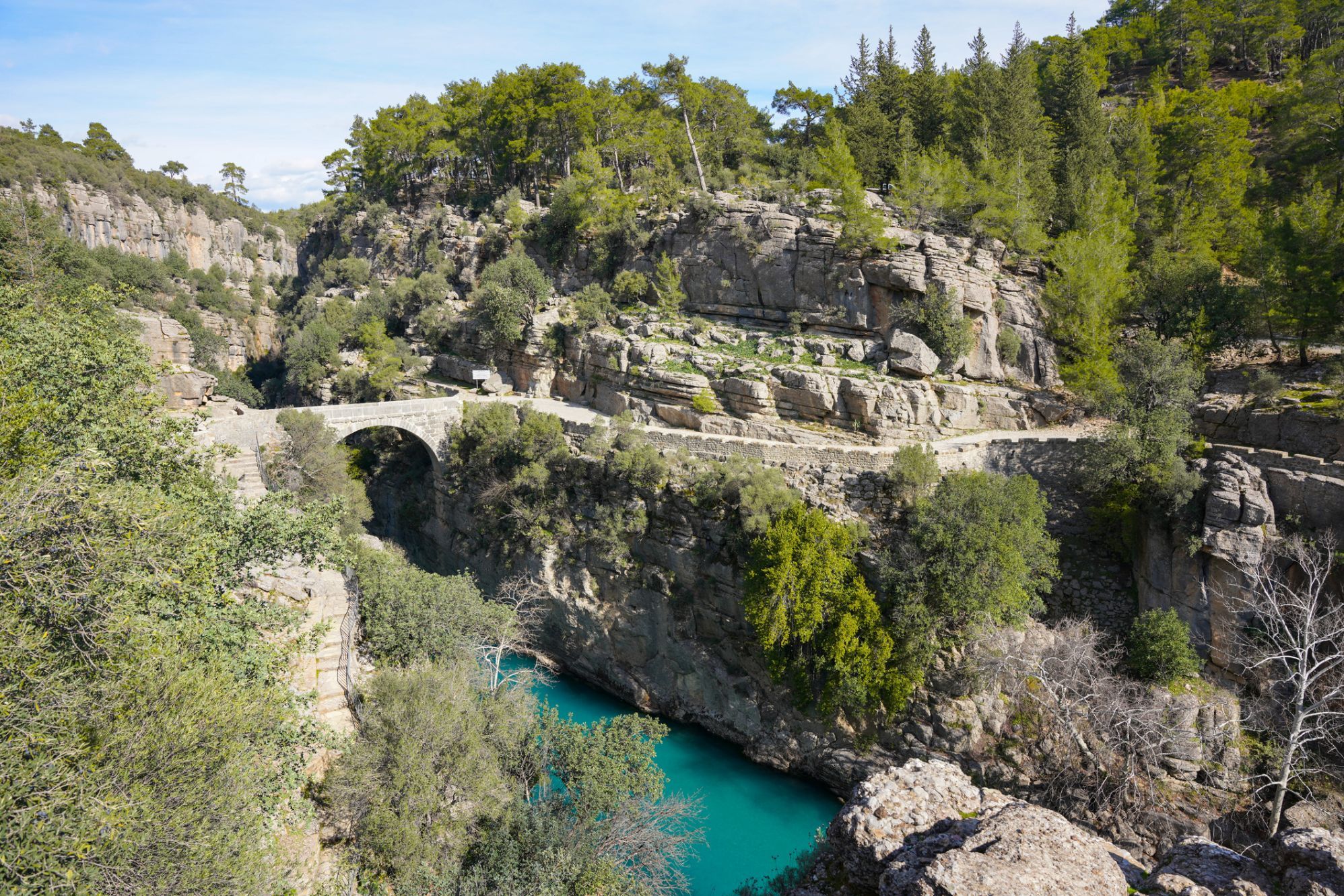 Ponte di Oluk sul canyon di Köprülü, Turchia.