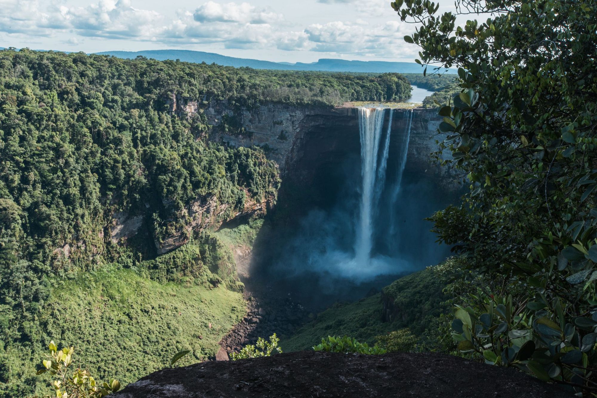 Le cascate di Kaieteur, la più grande cascata a pelo libero della Guyana, in Sud America. Foto: Getty.