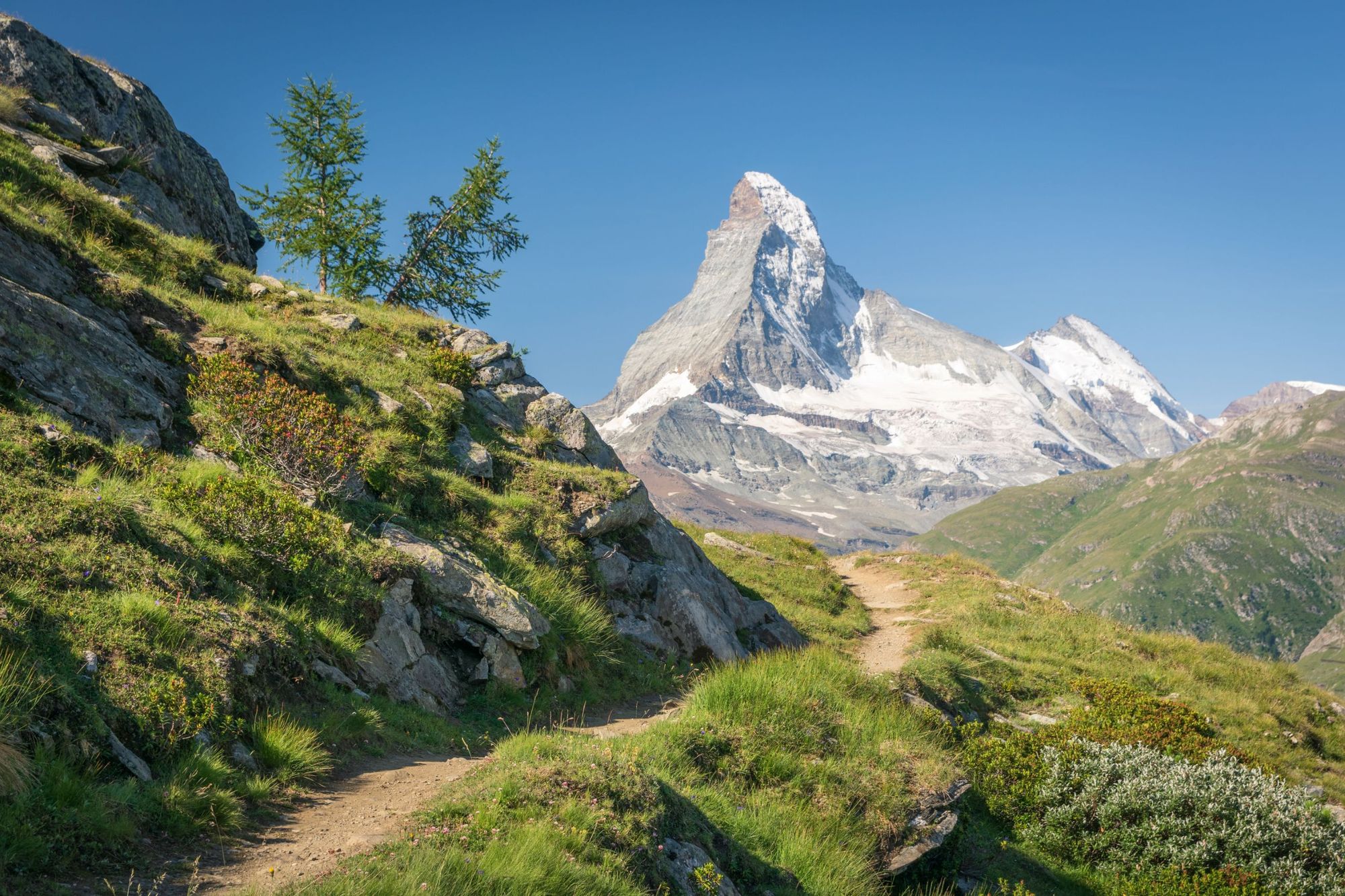 Una vista del Cervino dal Sentiero Europa, o Europaweg, che fa parte del Tour del Cervino o, come alcuni lo chiamano, del Circuito del Cervino. Foto: Getty