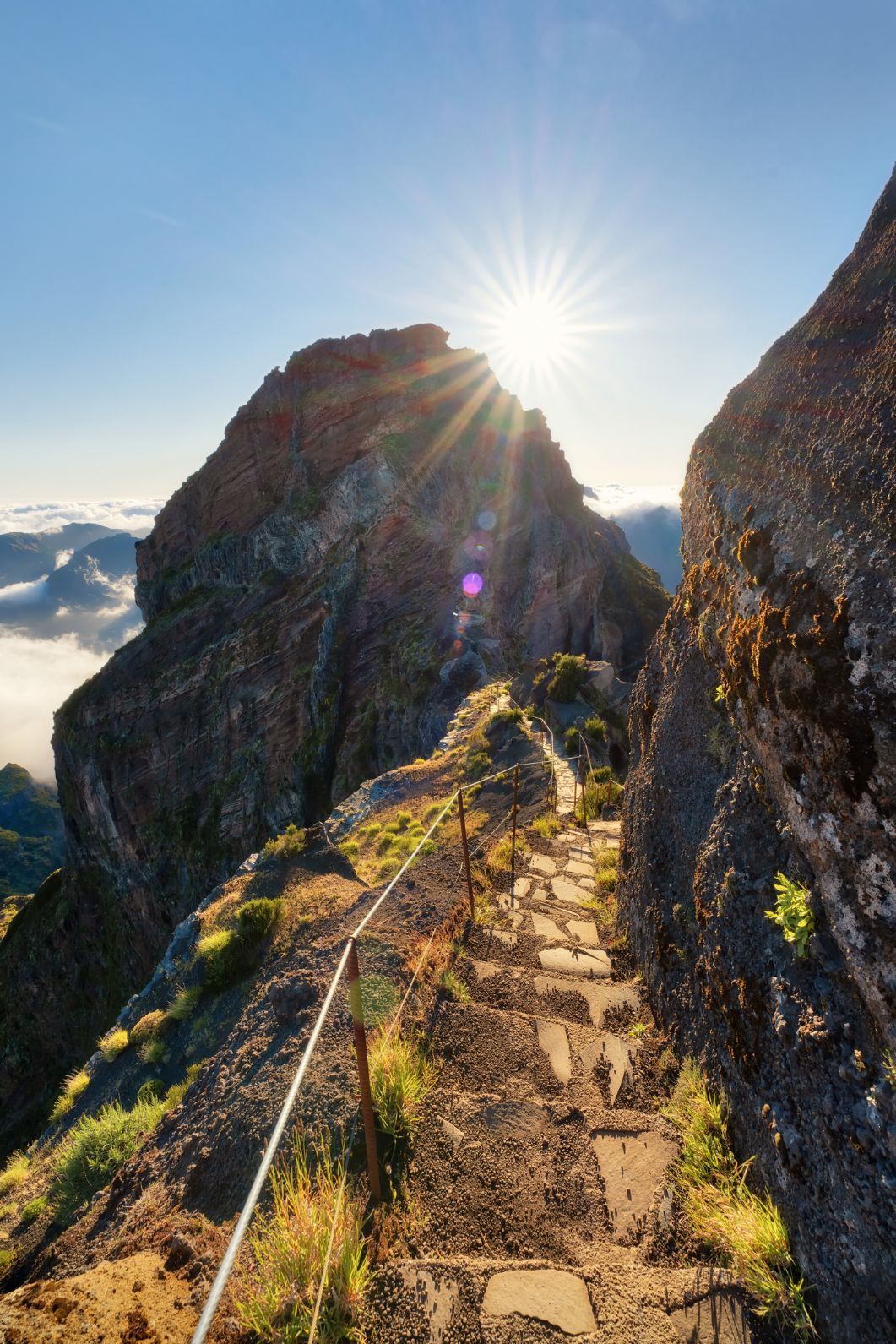 Il sentiero escursionistico su Pico Ruivo a Madeira.