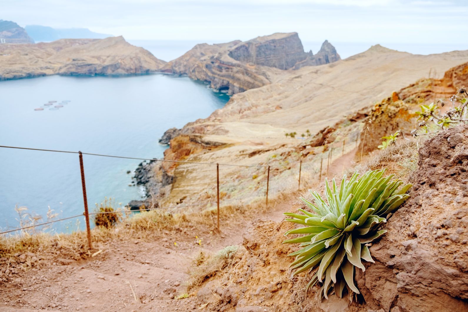 Il sentiero che scende dalla Ponta do Furado sulla penisola di Ponta de São Lourenço, a Madeira