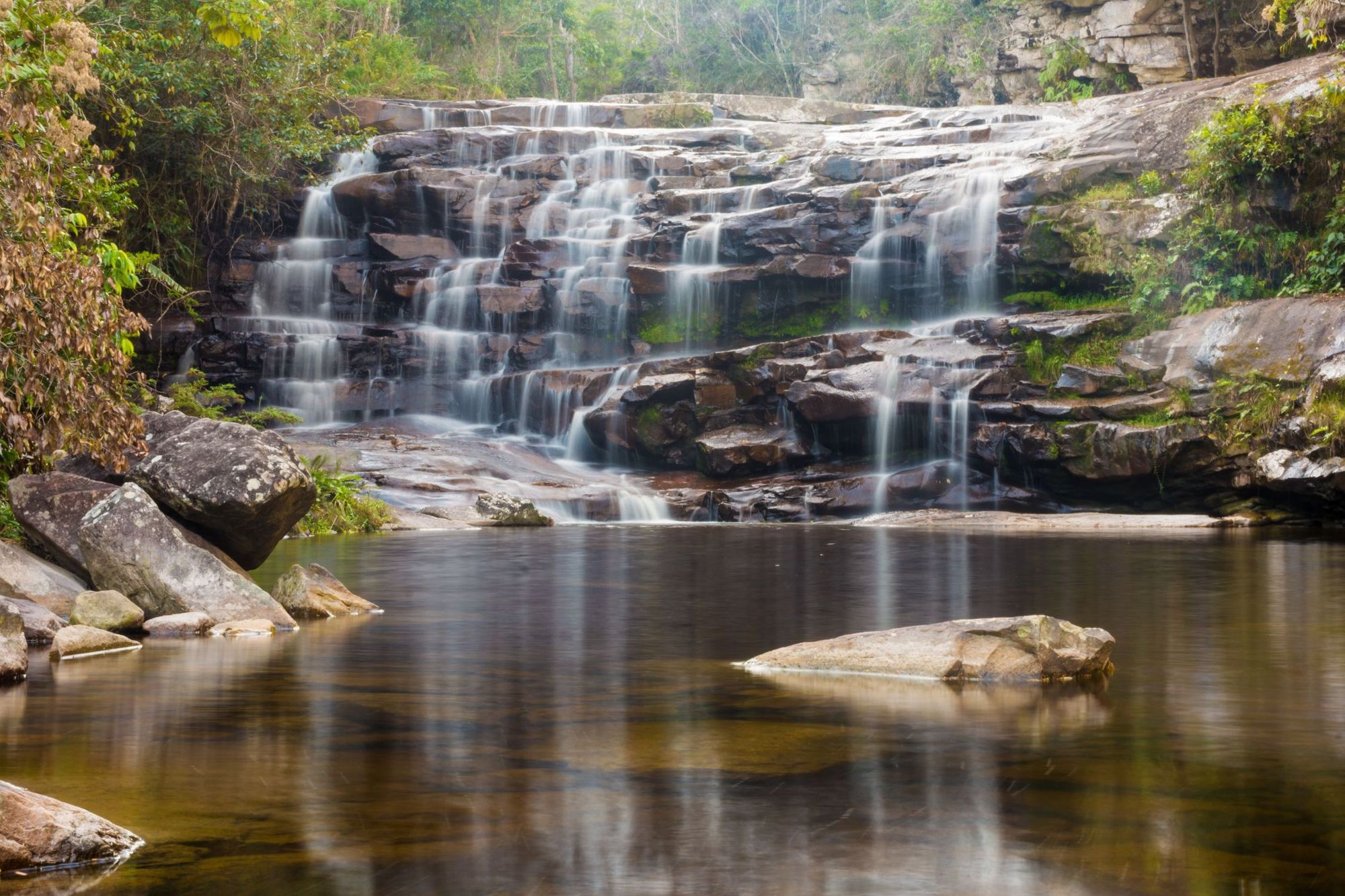 Le cascate si presentano in molte forme durante l'escursione Vale do Pati, da queste piccole oasi a enormi cascate giù per scogliere di 300 piedi. Foto: Getty