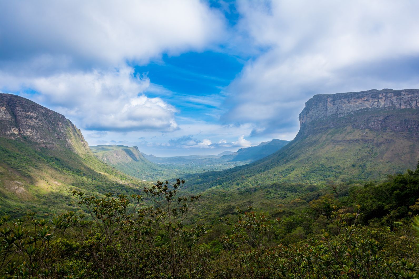 Una vista mozzafiato sulla valle a forma di U della Vale do Pati. Foto: Getty