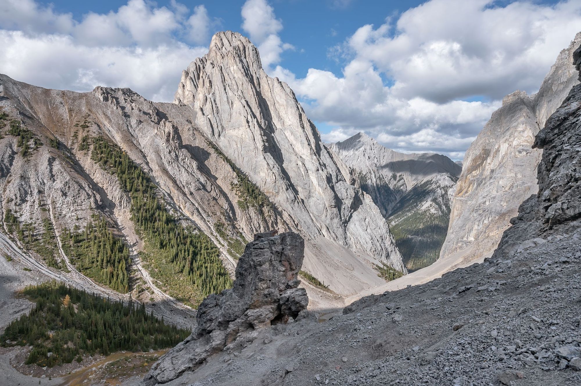 Il Cory Pass con il Mount Louis nella Gargoyle Valley nel Parco Nazionale di Banff, Alberta, Canada. Foto: Getty